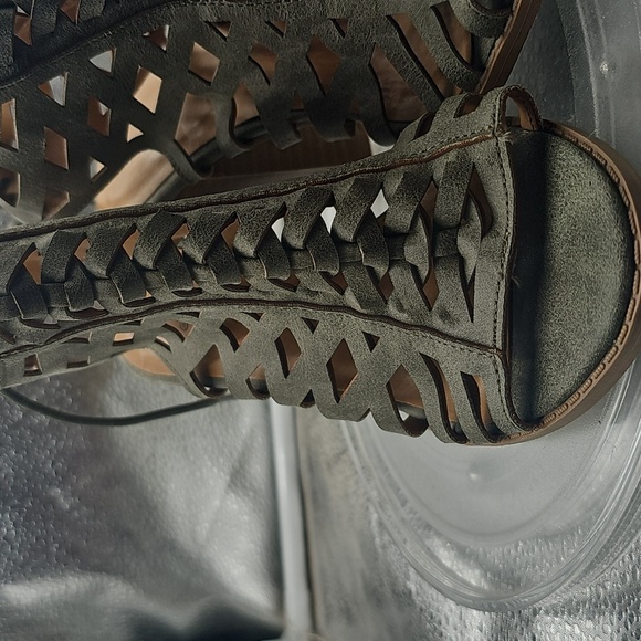 K Qupid Womens Olive Green Cut Out Heels sz 7.5 - Picture 2 of 10